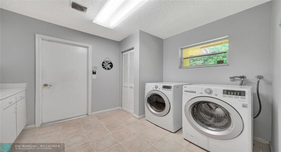 Full Size Washer & Dryer plus eXtra Storage