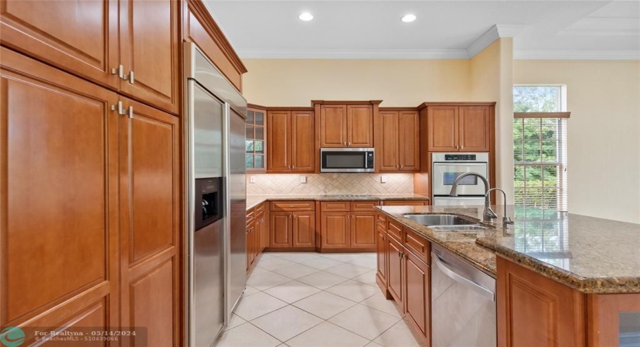 Large Chef's Kitchen