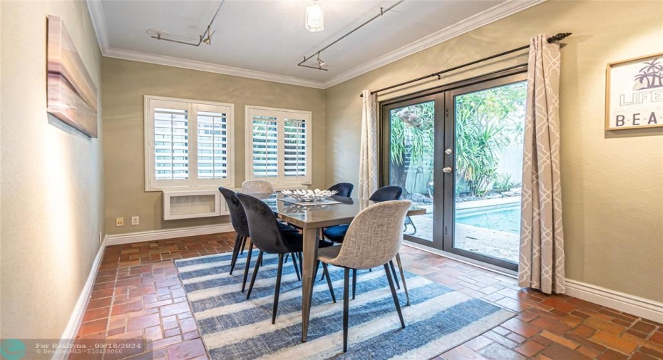 Dining with pool view