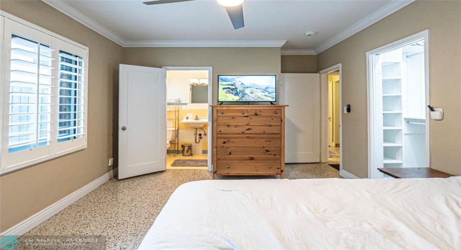 Guest Room w/ensuite and walk in closet