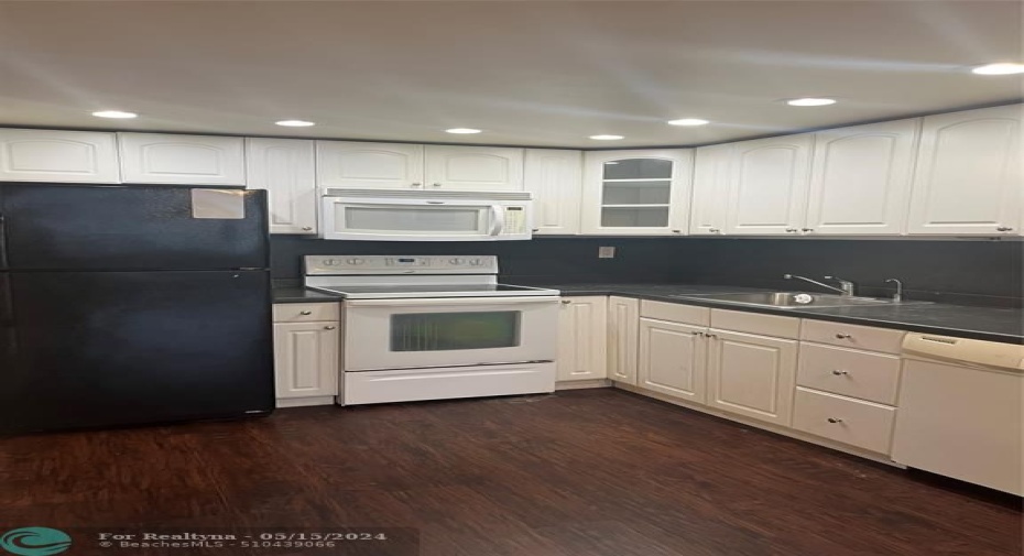 Eat-in Kitchen