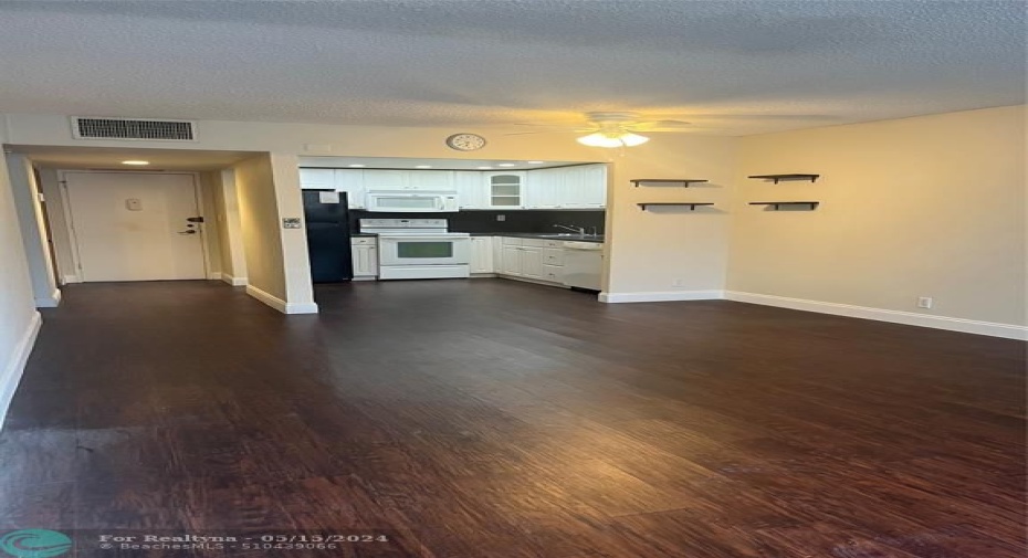 Living/Dining Area
