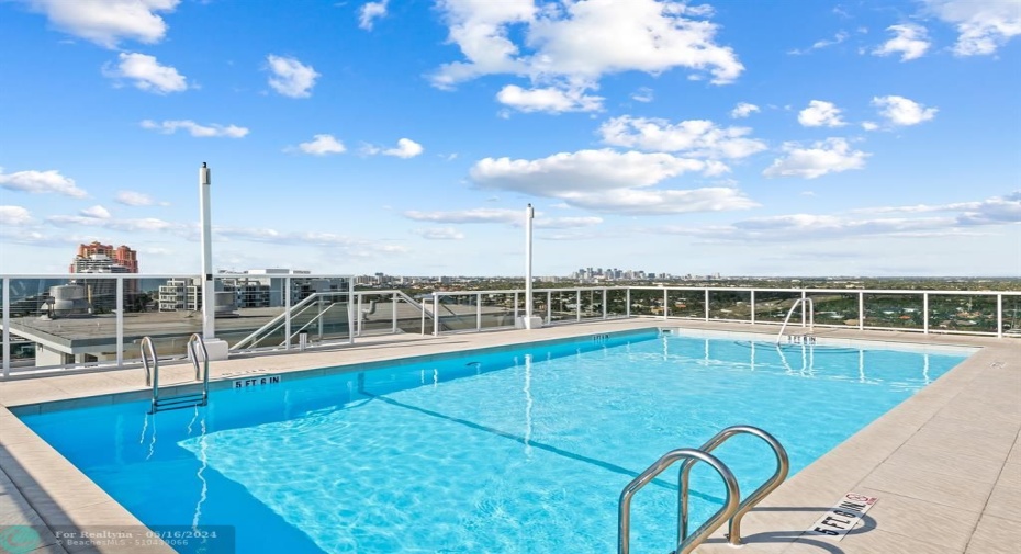 Roof Top Pool & Patio Area