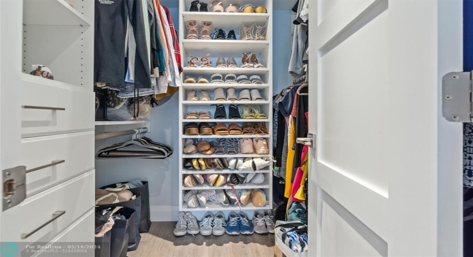 Master Bedroom Walk In Closet