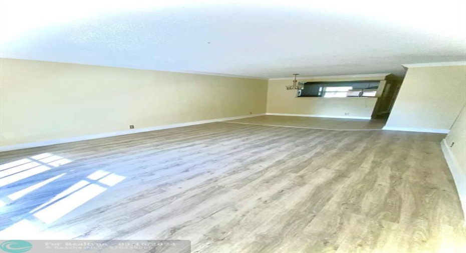Living/Dining Area