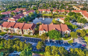 Welcome to your own littlepiece of paradise!Mirabella Villas is a gatedcommunity with endlessamenities to enjoy theSouth Florida lifestyle!