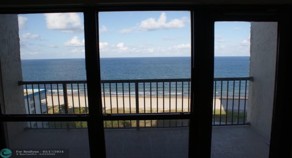Living room view/balcony