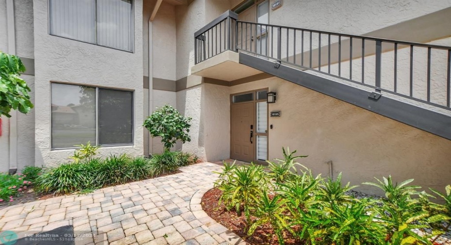 1st floor corner 1 Bed/1.5 Bath with Waterview.