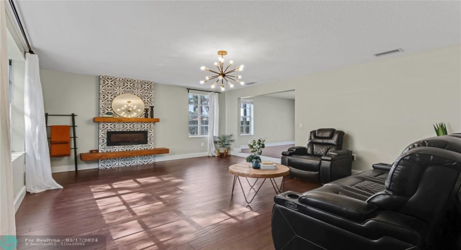 Room, Windows, Fireplace!