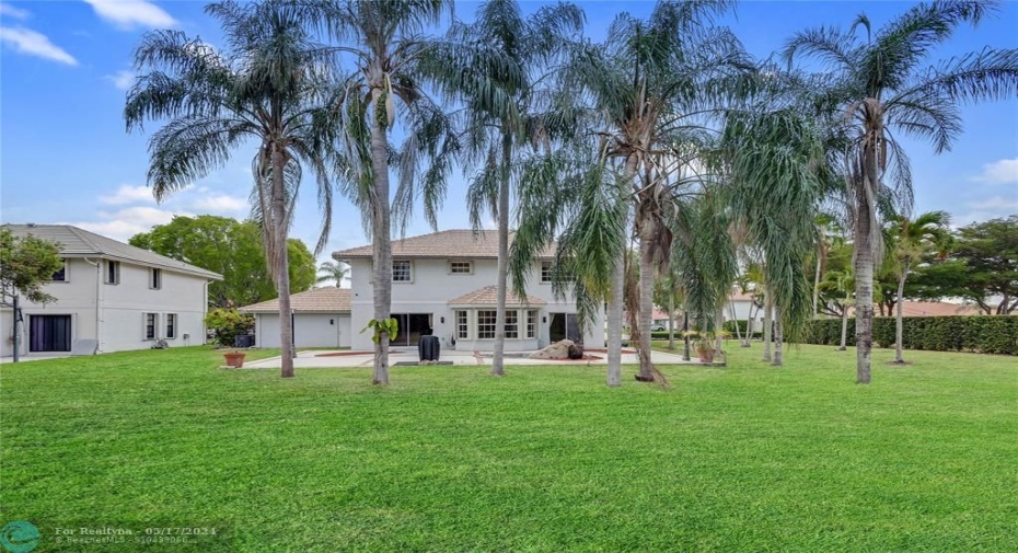 Enormous Sweeping Yard -- Room for resort pool and anything else you can imagine!