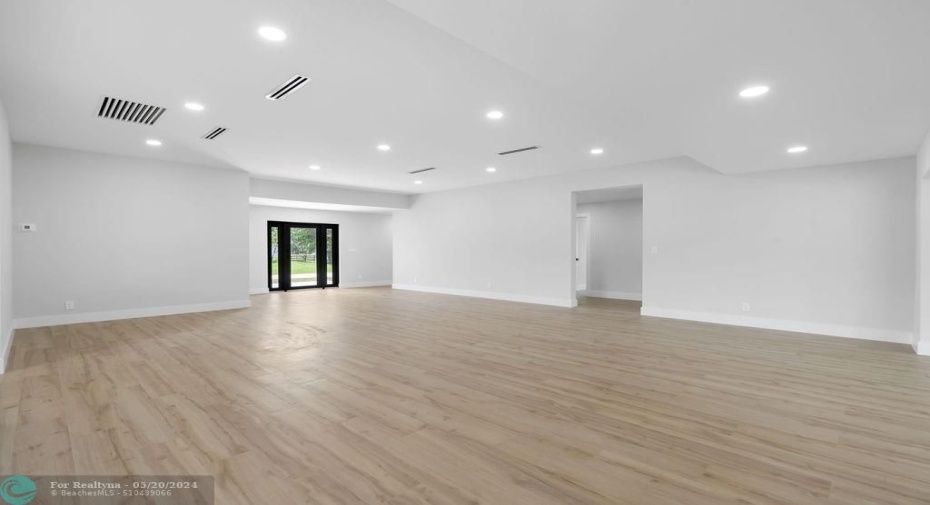 LIVING / DINNING AREA