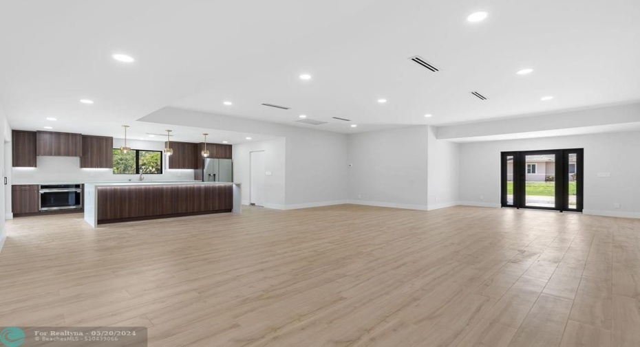 KITCHEN / DINNING