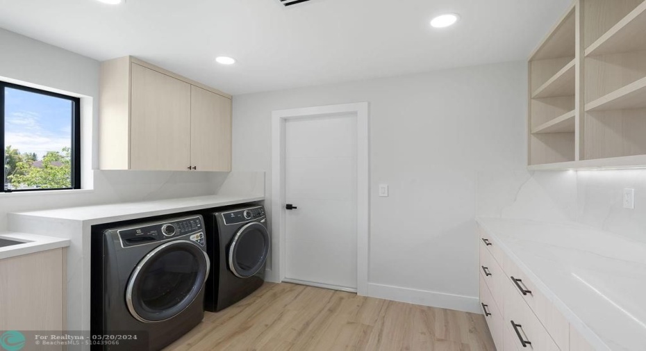 LAUNDRY / PANTRY