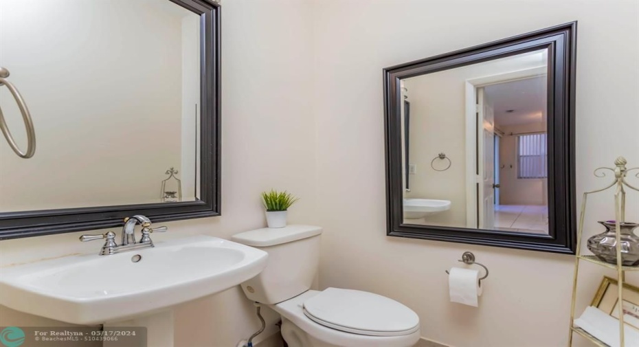 Guest 1/2 Bathroom