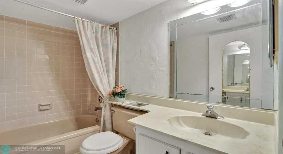 GUEST BATHROOM WITH TUB
