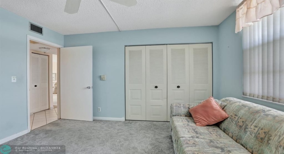 SPLIT BEDROOM FLOOR PLAN