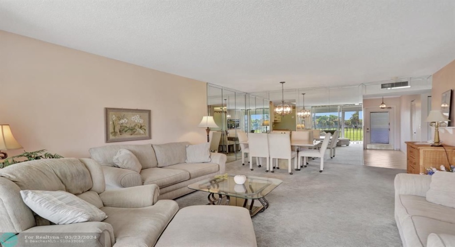 SPACIOUS LIVING ROOM