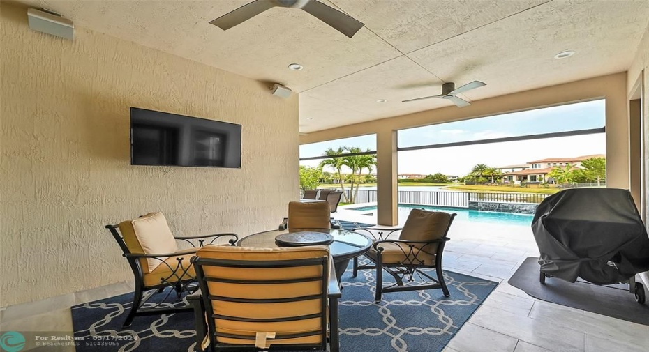 Patio with retractable screen