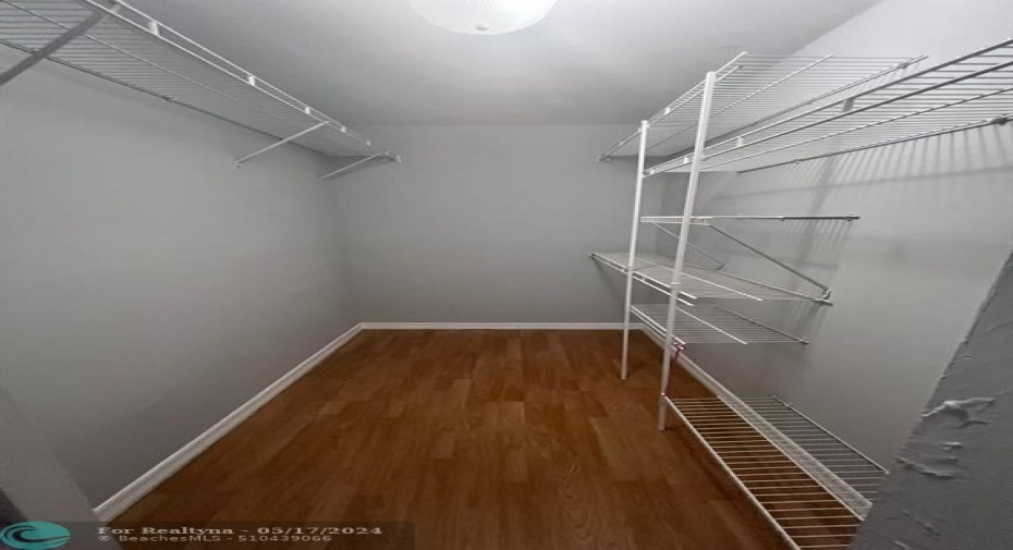 walking closet