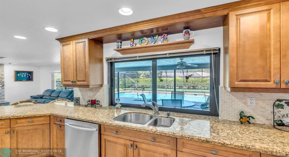 PASS THRU TO PATIO FROM KITCHEN