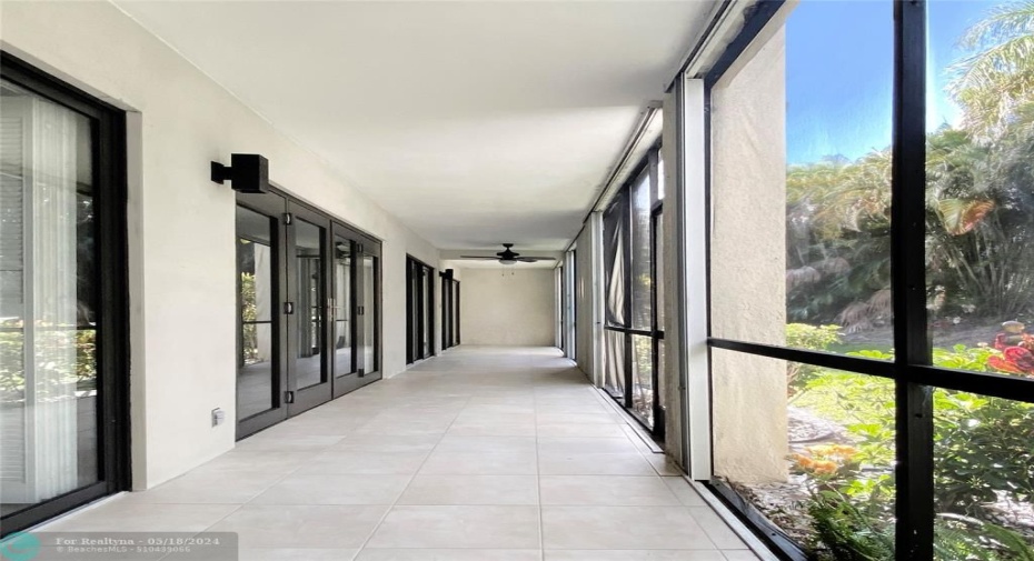 Extra Large Loggia