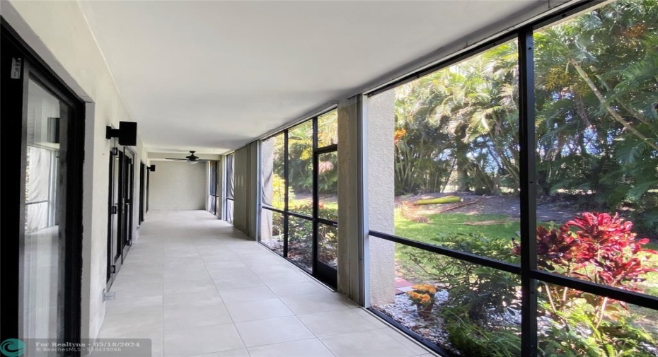 Extra Large Loggia