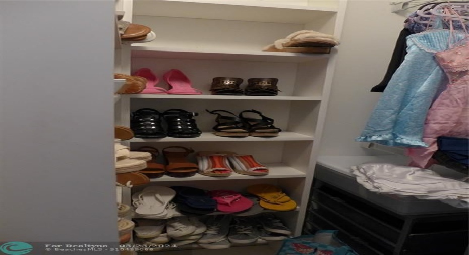 Built in shelves