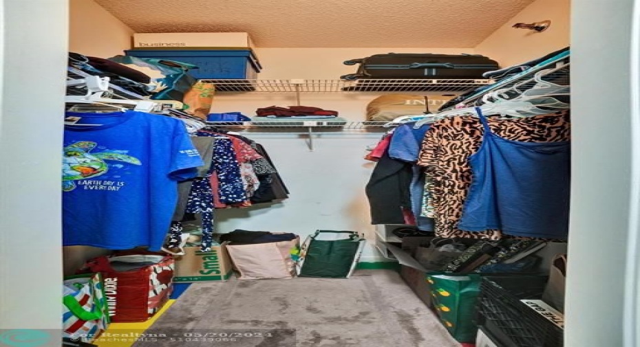 Walk in closet & suit closet is adjacent