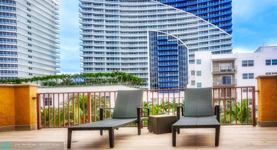 4th floor rooftop terrace