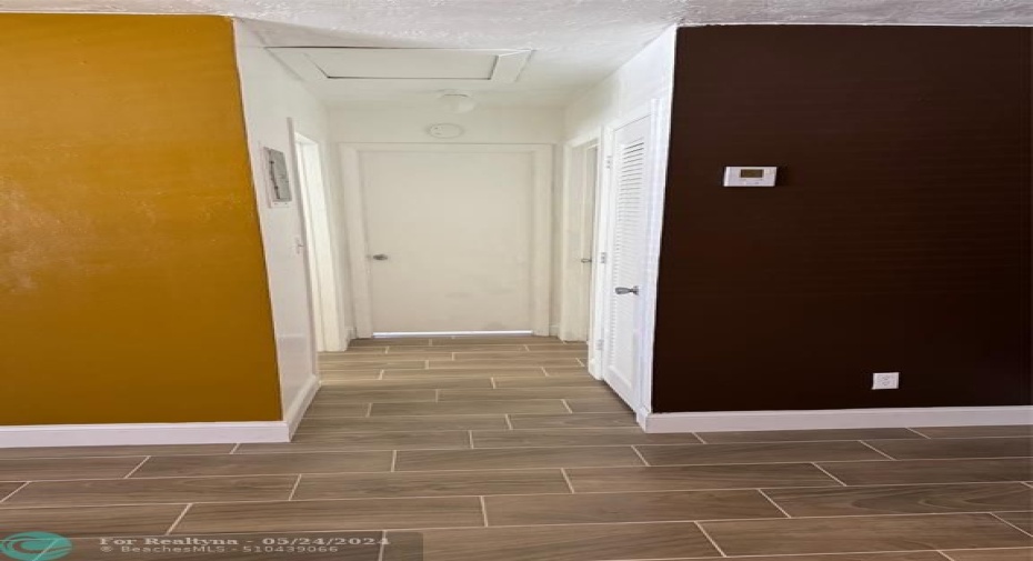 hallway to bedrooms