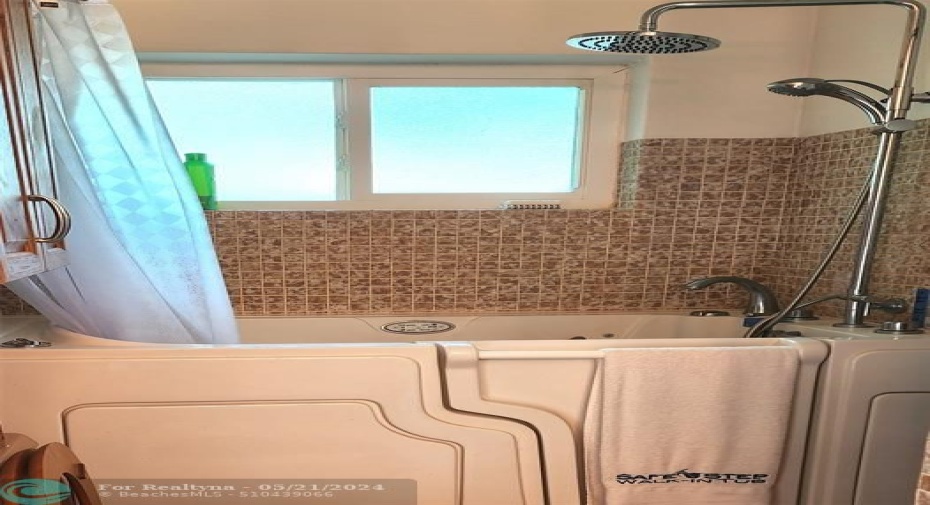 walk-in tub