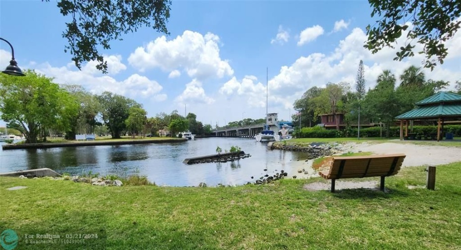 Beach access to New River