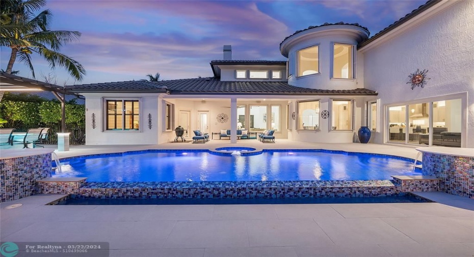 Did you bring your swimsuit? Lets sunbathe by the private pool and waterfalls, All remodeled in 2023 with cool grey Porcelain 48x48 tile (non slip) spa insert and sapphire blue mosaic