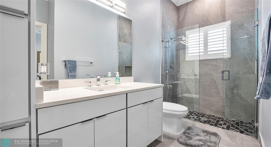 Downstairs bathroom en-suite to the bedroom, 100% privacy for Mother in law suite or Nanny's suite or housekeepers suite