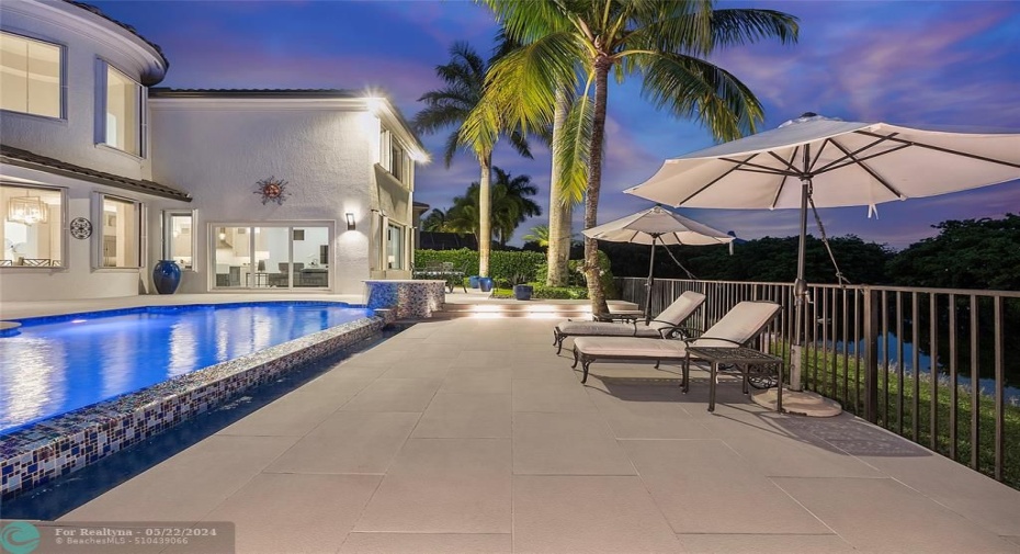 The back patio deck on the lake has underlighting steps and underlighting on roof so you can always take a swim at nightime under the moonlight