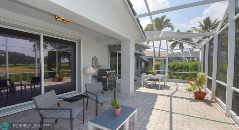 GOLF COURSE VIEW SCREEN ENCLOSED BACKYARD PATIO