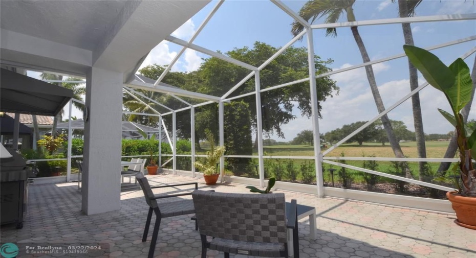 GOLF COURSE VIEW SCREEN ENCLOSED BACKYARD PATIO