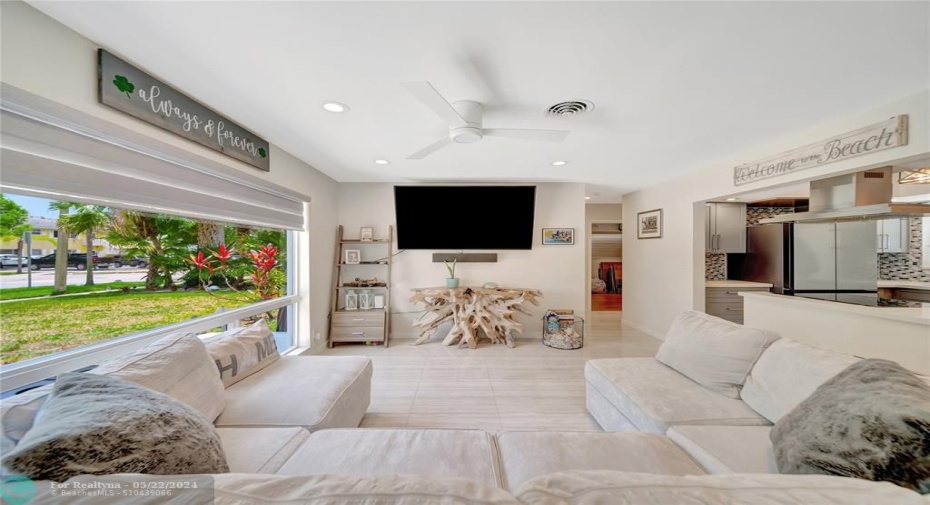 Great Living Room w/Perfect Picture Window