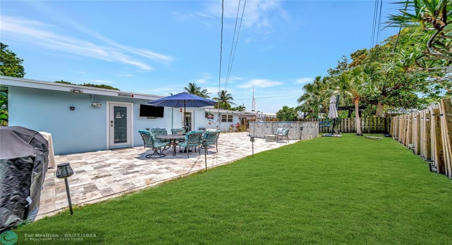 Large Fenced Backyard & Travertine Patio