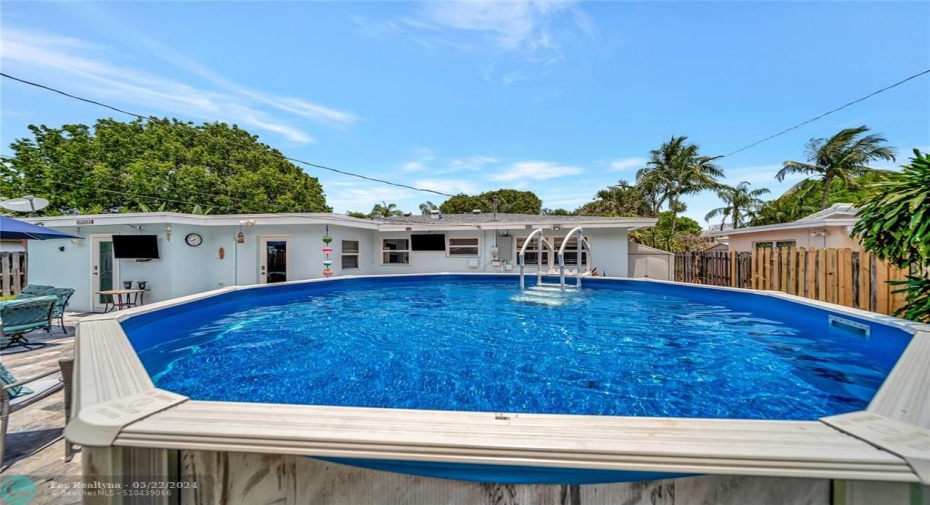 Crystal Clear Pool - Needs No Chemicals