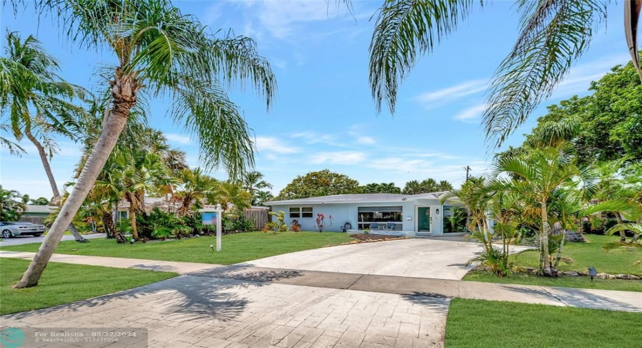 Lush Tropical Landscaping & Paver Driveway
