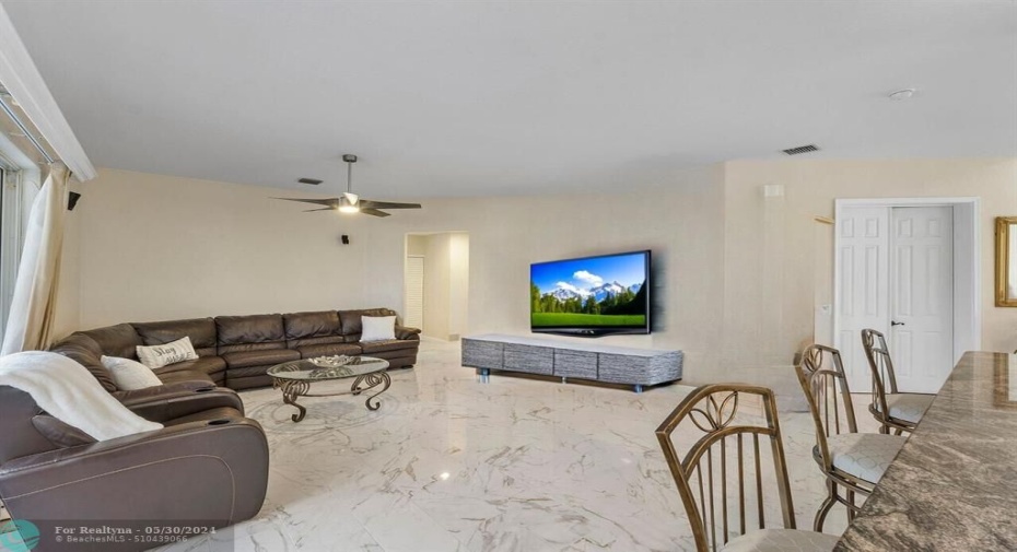 staged w/ TV