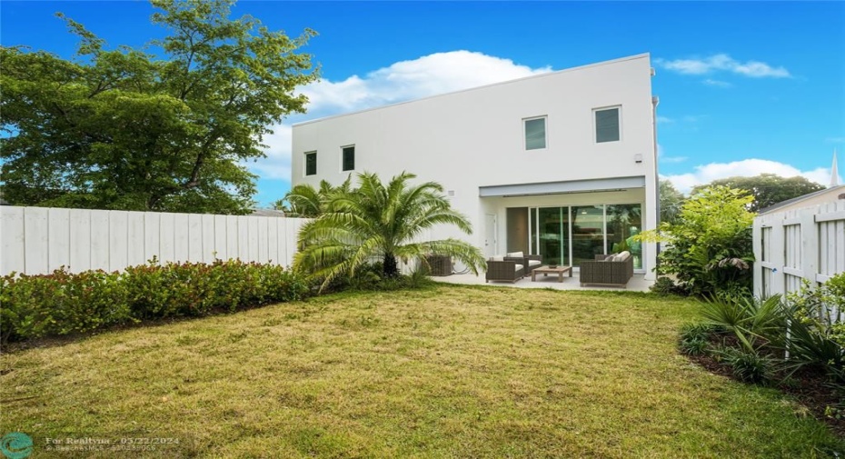 Large backyard for your enjoyment