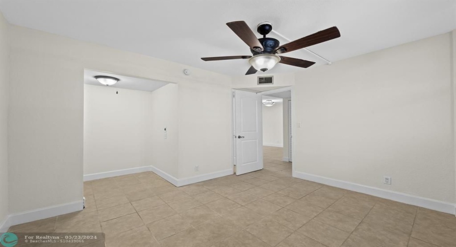 Guest Bedroom wCloset and entrance