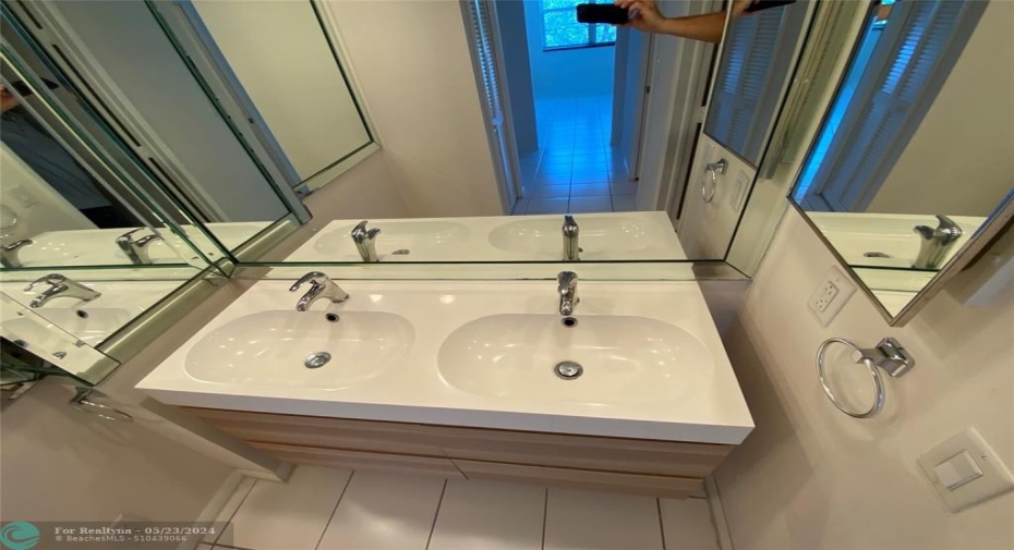 Dual Sinks