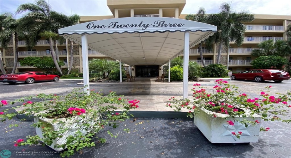 Building Entrance with Controlled Access Lobby