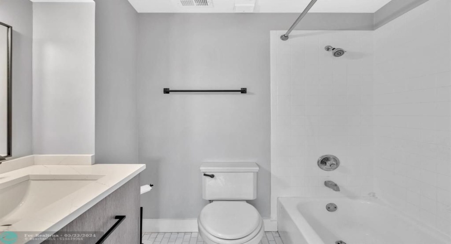 En-Suite Guest Bedroom
