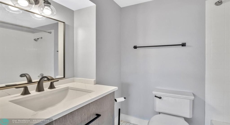 En-Suite Guest Bedroom