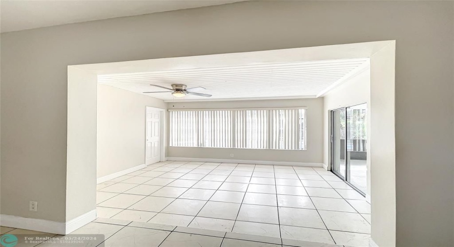leads to HUGE SCREENED PATIO.  see sliding glass doors on RHS