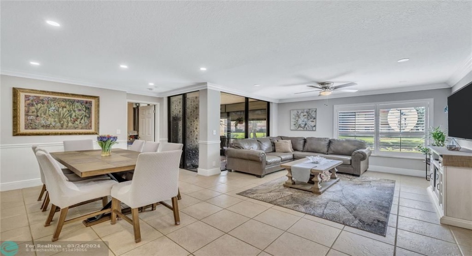 Open concept w/split bedroom layout
